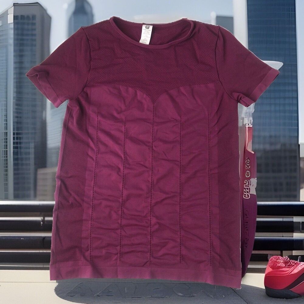 fabletics Women’s short sleeve Maroon Top Tag Size Large